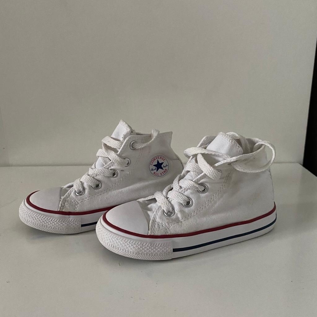 White high top converse pumps kids size 8 worn but still in good condition.