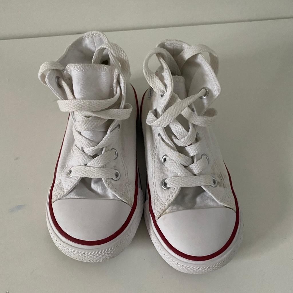 White high top converse pumps kids size 8 worn but still in good condition.