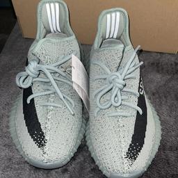 Adidas Yeezy Boost 350 v2 Jade Ash/Salt Unisex Size 6.
Brand New with Tags On.
Authentic with Certificate of Authenticity.
Authenticated Through Ebay Moderator.
Proof can be shown before Purchasing.
These are the last released Yeezys By Kanye West.
Collection Only.