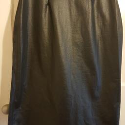 Wet look pencil skirt.
label says 14/16 but think smaller.
Good cond.
Fy3 layton or post