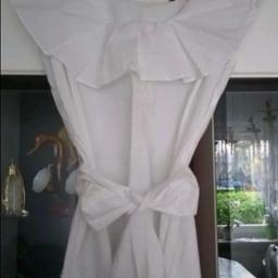 Neuwertig Schulterfreies Kleid von H&M mit Volant und breite Gürtel.
Gr.40
Sehr selten getragen.
Tiere-Raucher Frei.
Versand kostet 2.70€
Paypal vorhanden.