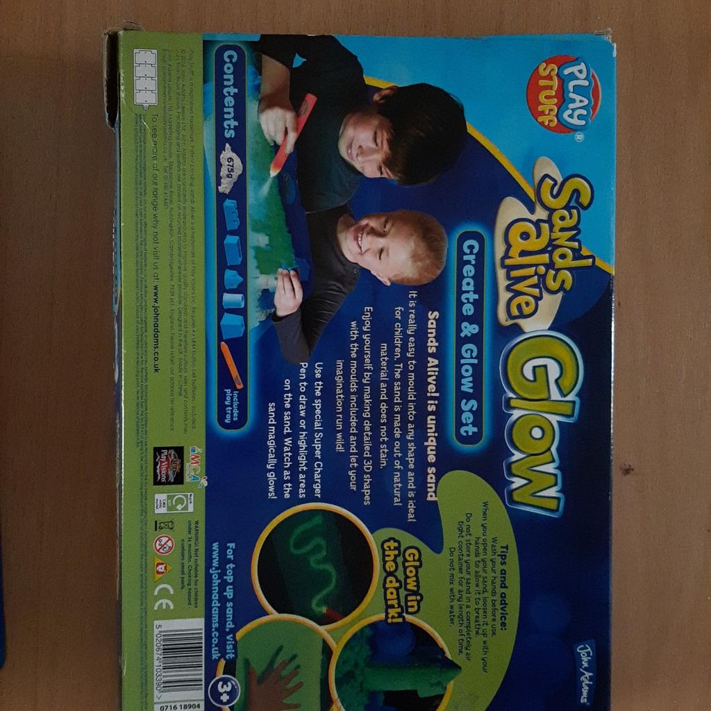 Super soft modelling sand.
Create amazing glow in the dark 3D shapes.
Write with light directly on the sand or highlight specific areas.
Includes UV penlight to see your models glow!
Includes 675g sand.
Age 3+
Used once
Slight damage to outer box but contents in excellent condition