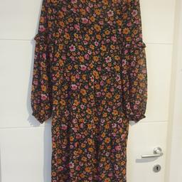 Gesamte länge ca 110cm
Schöne Sommerkleid # Blumen muster # Chiffon stoff # mit Unterkleid 
midikleid # sommer # gr. 36 / 38
Versand möglich