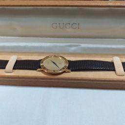 vintage Gucci 3000.2.m Quartz mans watch mint condition original strap and box
