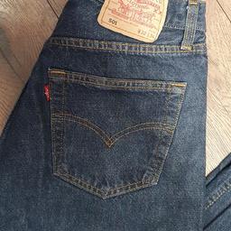 LEVI STRAUSS JEANS 
SIZE 32 / 34
BUTTON FASTENING 
EXCELLENT CONDITION