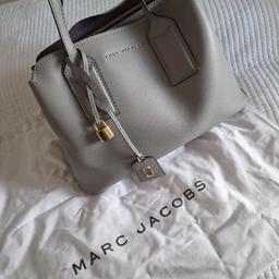 Lovely marc jacobs grey bag.
Excellent condition as hardly used.
Dust bag included.
Would make a lovely gift.
Willing to accept £25.
NO OFFERS PLEASE.
THANKS