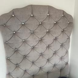 Single headboard in fantastic condition, its been in my spare room, so not been used. Smoke & Pet free home. Comes with fittings.