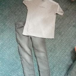 great condition
McKenzie t shirt never been worn
and grey skinny jeans
age 10-11 years