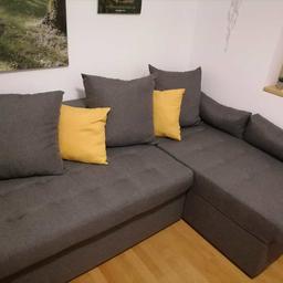 Couch Ausziehbar mit kissen 
L: 190cm
B: 126cm
T:   70cm