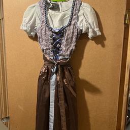 Verkaufe gebrauchtes Dirndl Kleid Größe 158 mit Bluse Größe 152 von der Zillertaler Trachten Welt. Abholung und Besichtigung in Klagenfurt.