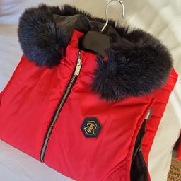 river island gilet
Red with black faux fur collar

worn x2

also have a 13/14 years gilet for sale

from a pet smoke free home 🏡