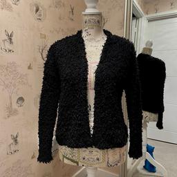 Shorter style cardigan

Great for work or dress wear due to the versatile style and texture. Nice and soft too!!

Trusted seller!!

Clean, smoke free home!!
