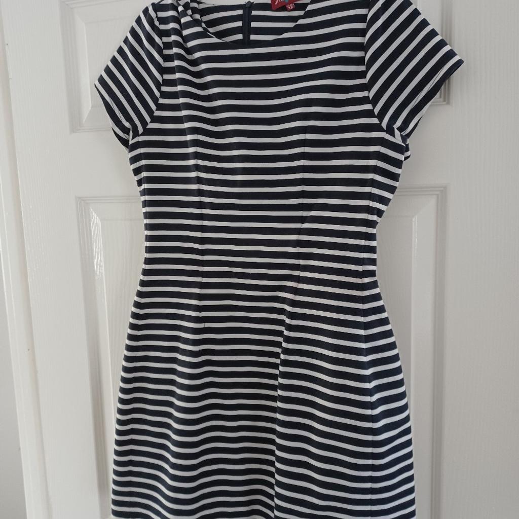 Assortment of dresses from Dorothy Perkins, Oasis and Warehouse. All dresses have been worn but in good condition!
Can be bought separately!