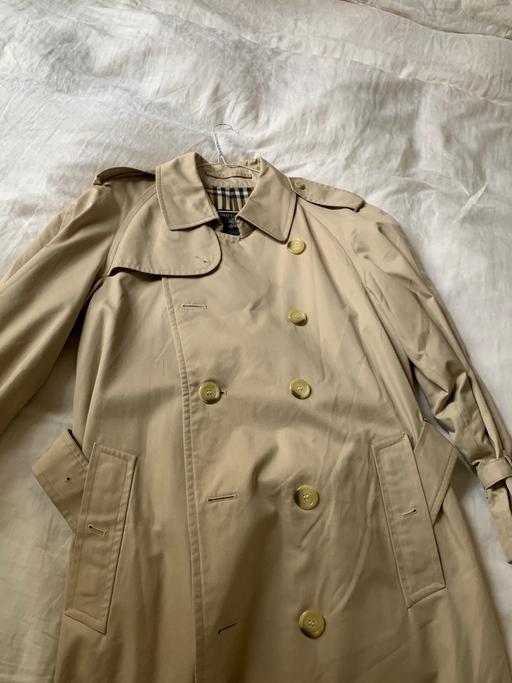 Buy & Sell - Photos for Burberry’s men’s trench coat