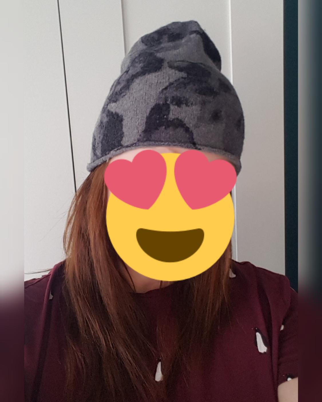 graue Feinstrickmütze mit Blumendesign in 06406 Bernburg (Saale) für 5,00 €  zum Verkauf | Shpock DE