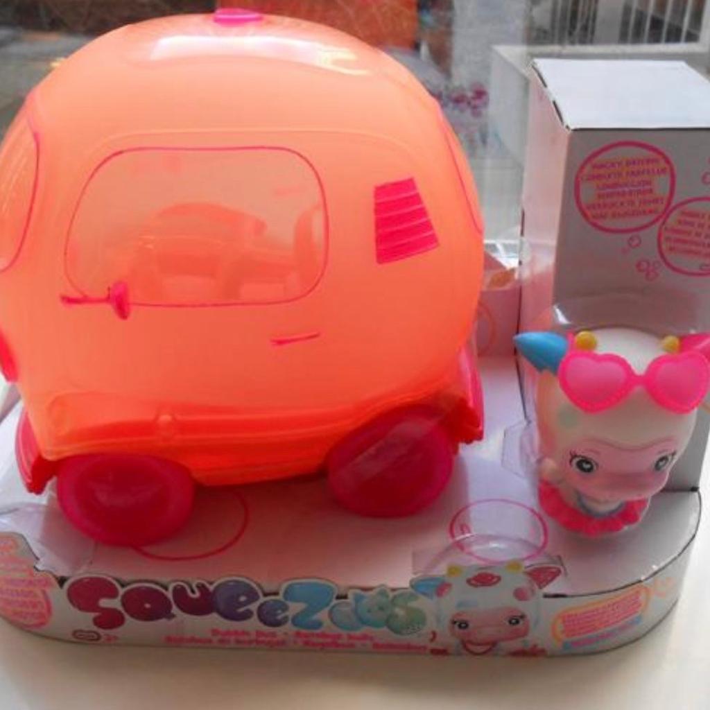 Squeezoos bubble bus with 2024 exclusive character squeeze doll