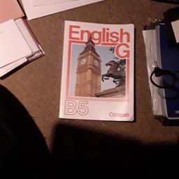 Du suchst ein Buch um dein Englisch noch zu verbessern vielleicht hilft dir Englisch G B5 von Cornelsen dabei.

Versand kommt oben drauf.