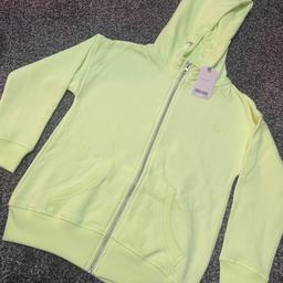 Brand new next girl hoody
Age 9 years with tag rrp £15

Msg me for more detail and check out my page for more items thank you