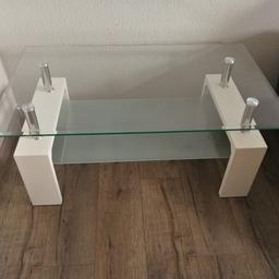 Couchtisch Glastisch weiß ca. 100x60cm 
Maße siehe Fotos. 
Nur Abholung.

Privatverkauf, der Verkauf erfolgt unter Ausschluss der Gewährleistung.