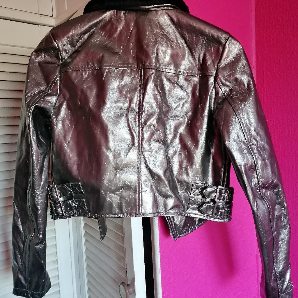 Missguided, metallic grey, faux fur collar, vinyl biker jacket!!
Size: 6 (XS)
NOTICE: BRAND NEW WITH TAGS!!