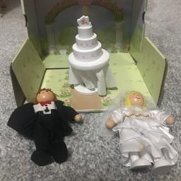 ELC Rosebud Village - Wedding Set
Limo edition set
All parts and box in tact.
Excellent condition.
From smoke free home.

Collection from Whitefield Manchester M45 or buyer to pay postage.

Other ELC Rosebud Village sets and house available - can buy separately or all sets together.