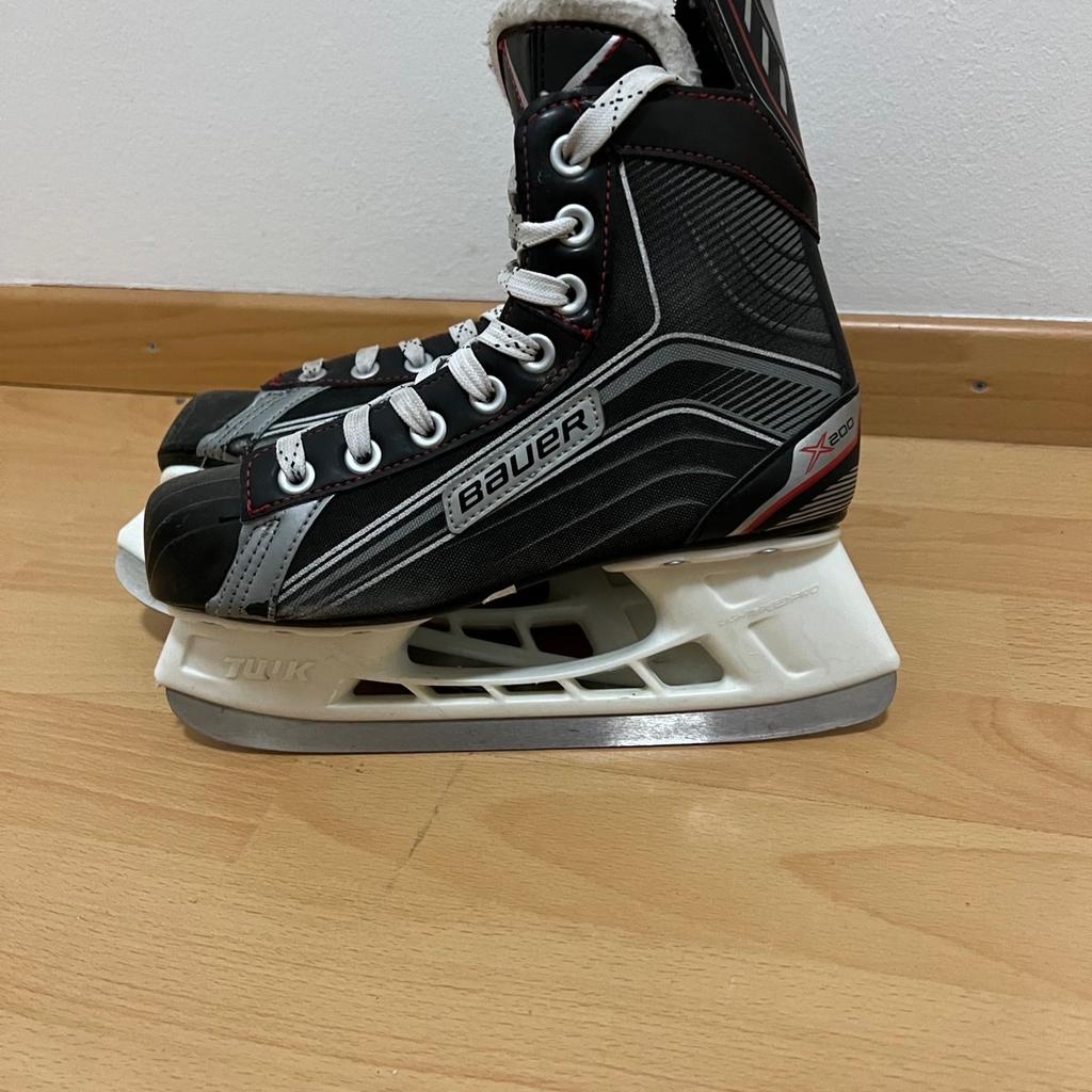 Bauer Eislaufschuhe Eishockeyschuhe Größe 36-37

Versand möglich