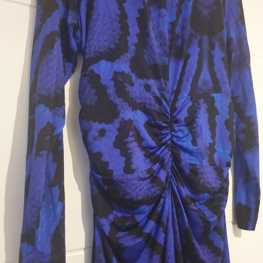 Gesamte länge 112cm
Blau schwarz lila Jersey leicht glänzende stoff
Dehnbar # macht sehr schönes Figur # Knielanges kleid # midikleid
Elegant # Abendkleid # ideal für Schöne Anlässe
Versand möglich