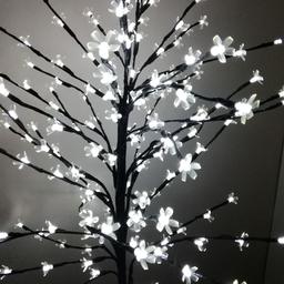 schöner großer LED Baum Höhe 1,75 mtr. m. Blüten
 (3 Blüten fehlen)
Abholung
- Anzeige online = Artikel noch da -!
Privatverkauf ohne jegliche Gewährleistung