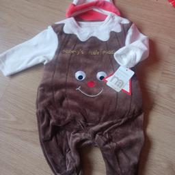 Babies Christmas pudding suit ,with hat .New with tags .
0-3 months
pick up only !!
wednesbury
ws10 9pz .
Have a look at my other items.