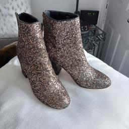 Brand new Sparkle Boots sz 6.bought from River Island.pd £40 never worn.make an ideal xmas/ Birthday gift.No holding or Posting buyer collection. £20 ono.Zip up at the back.