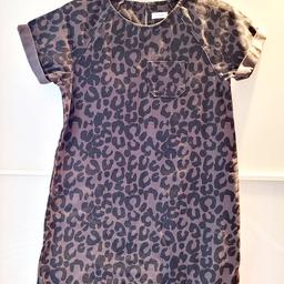 Gorgeous Next leopard print denim dress in age 7 years in great condition.

Collection Fairfield