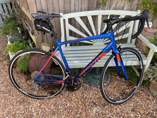 Buy & Sell Bedfordshire Bedford - Photos for Giant road bike.