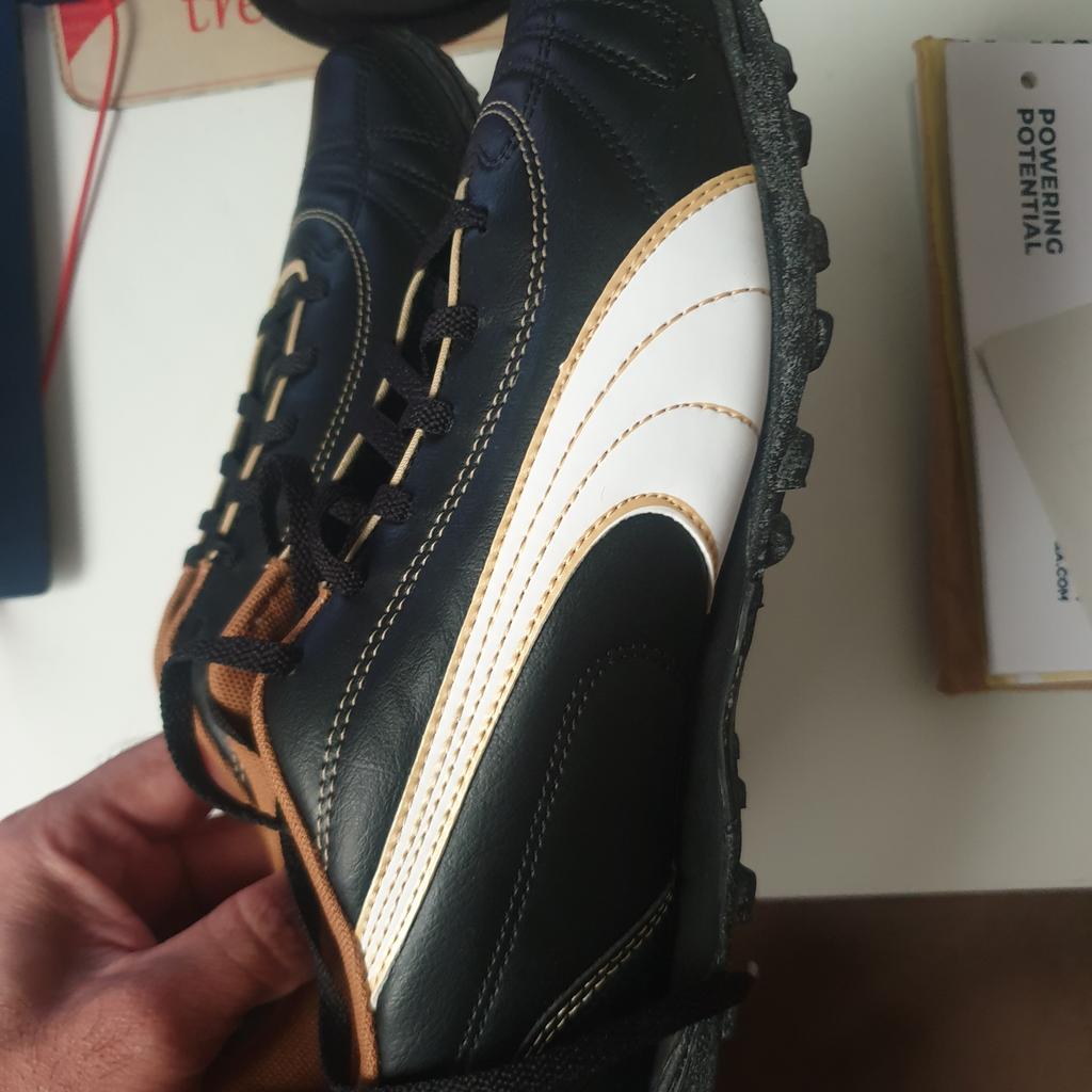 Puma Indoor Football Shoes- UK Size 9 (NEW) never used, Black colour