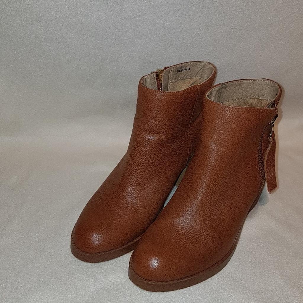 Ladies New Look Size 5 wide fit light tan Boots. Great used condition. See photos for condition and I offer try before you buy option but if viewing on an auction site viewing STRICTLY prior to end of auction. If you bid and win it's yours. I can offer free local delivery within five miles of my postcode which is LS104NF. Otherwise cash on collection or post at extra cost. Sent via Royal Mail signed for delivery. Listed on multiple sites so it may end abruptly. Don't be disappointed. Any questions please ask and I will answer asap.