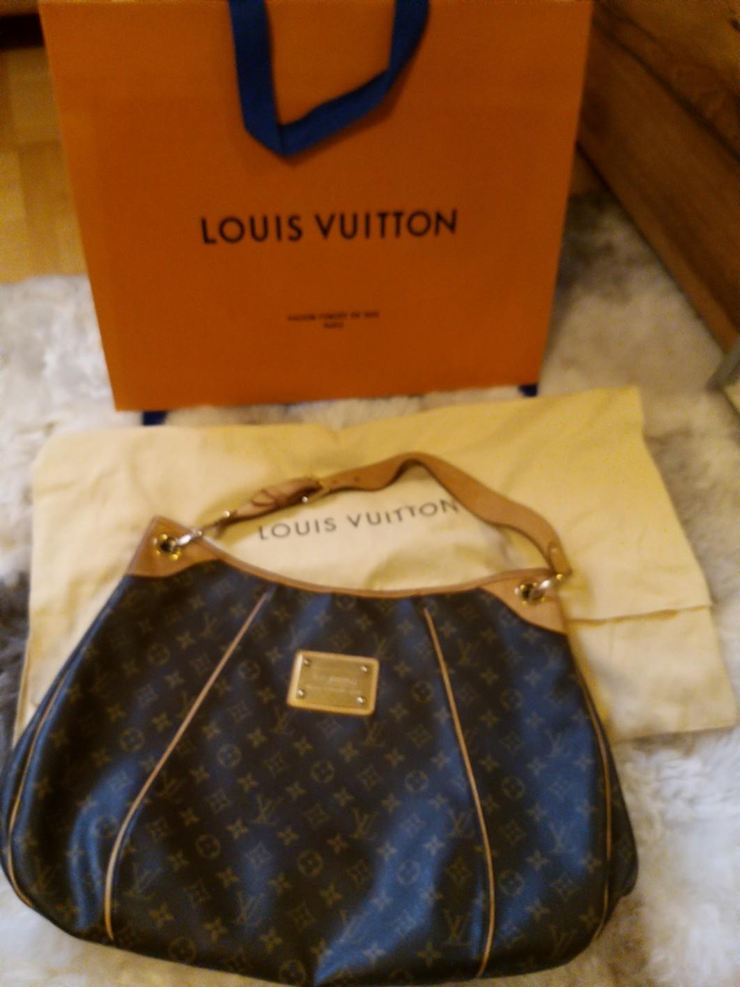 Louis Vuitton set im Angebot  Kleidung & Accessoires auf Shpock AT
