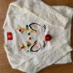 christmas cream fluffy jumper
lights up
age 9-10

collection only 
cash or bank transfer only 
no shpock wallet