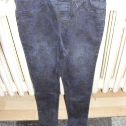 Stretch Jeans von Stummer Gr. 140
98 % Baumwolle 2 % Elasthan, Gummizug 
neuwertig / Etikett vorhanden