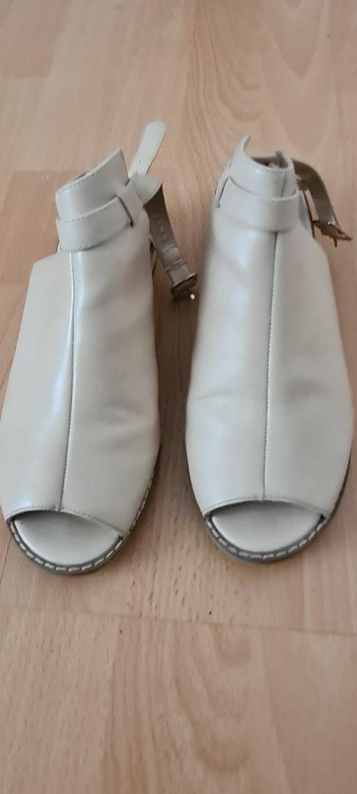 Buy & Sell South East London Croydon - Photos for Cream TopShop Shoes