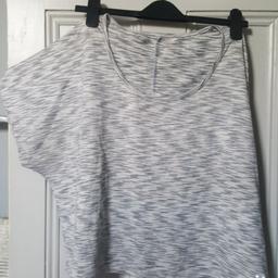 new without tags
matalan crop top size large
can post at additional cost
can combine postage on multiple items