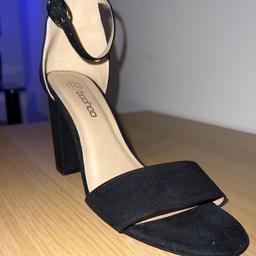 Like new ladies black shoes branded BooHoo size 6