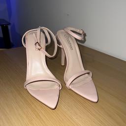 BooHoo ladies high heel shoes size 6