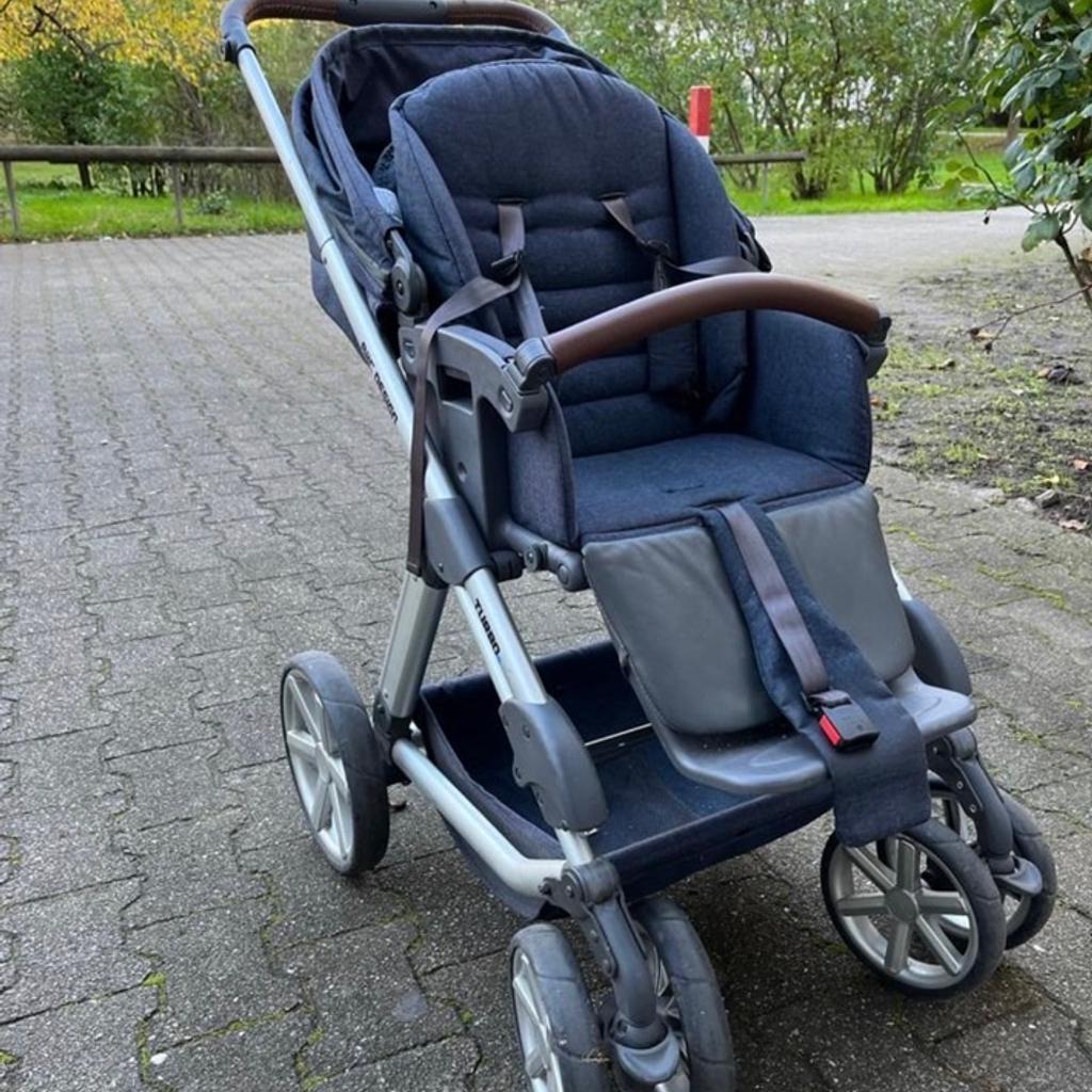 In einem sehr guten Zustand
All inclusive
Babywagen mit verschiedenen Sitzen
Autositz mit Adapter für den Wagen
Sehr bequem zu fahren Größe verstellbar
NEUPREIS 650€