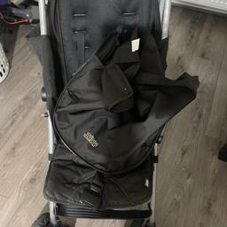 Mamas and papas black buggy 
Used on holiday 
Comes with clip on hood
Good condition seat may need a wipe down
Collection bd63js or bd8 
Pet smoke free house