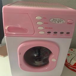 Lovely little pink washing machine with lights and sounds. Tipton dy4