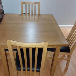 Extendable table and 4 Chairs. Size 35" x 35" 
Extended 63" x 35" Very good condition Extends on length