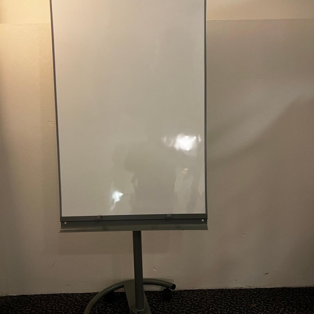Whiteboard mit Ständer in 6850 Stadt Dornbirn für € 60,00 zum Verkauf