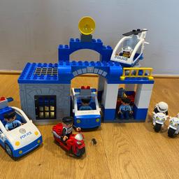 Verkaufe Lego Duplo große Polizeiwache + 2 Motorräder, 1Polizeiauto und 2 Polizisten zusätzlich