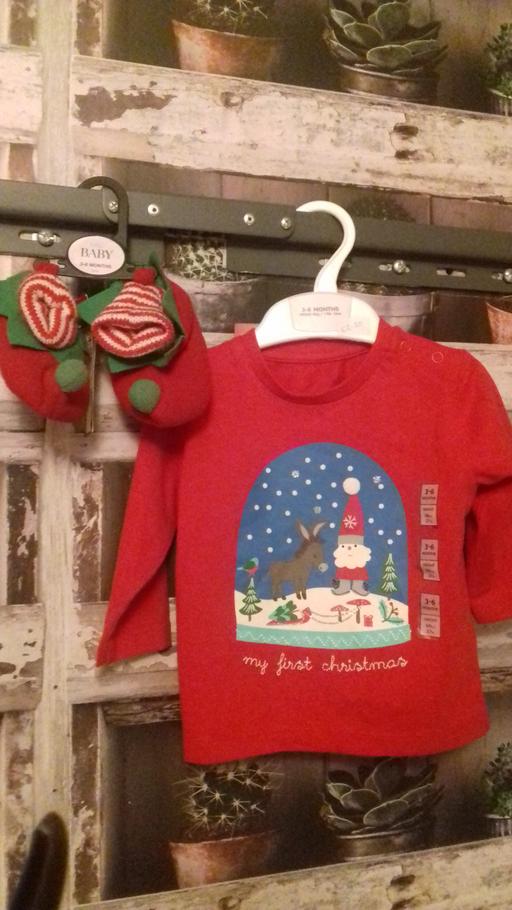 Buy & Sell Northumberland Hartford - Northumberland - Photos for BOYS T-SHIRT & SLIPPERS CHRISTMAS 3-6 MNTHS