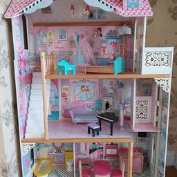 Very nice and huge doll house with accessories. Three levels to play and elevator. 
Suitable for the dolls up to 30cm tall.
Collection ASAP once an offer is accepted and no holding. 
No offers below asking price please as it's already reduced! 
Thank you