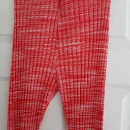 Zara red and white trousers with elasticated waist
Size EUR S
excellent condition